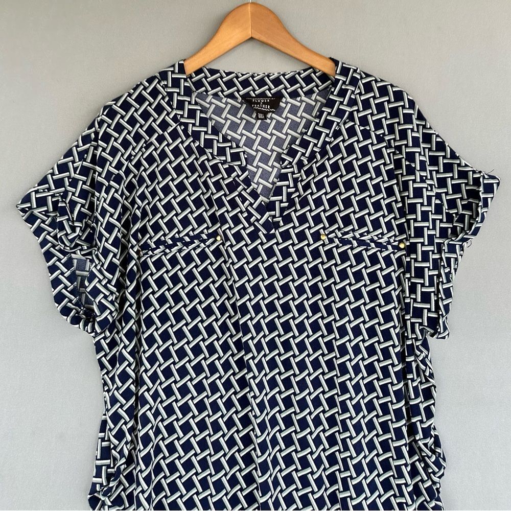 🎉5 for $45 🎉 Flower & Feather Top Blouse Shirt Size 3X - Picture 2 of 7